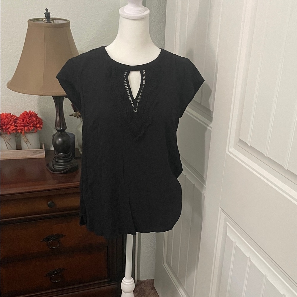 Daniel Rainn Black Cap Sleeve Cut Out Blouse